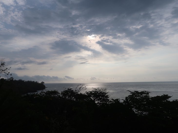 Pôr do sol no Hotel Mucumbli - São Tomé © Viaje Comigo