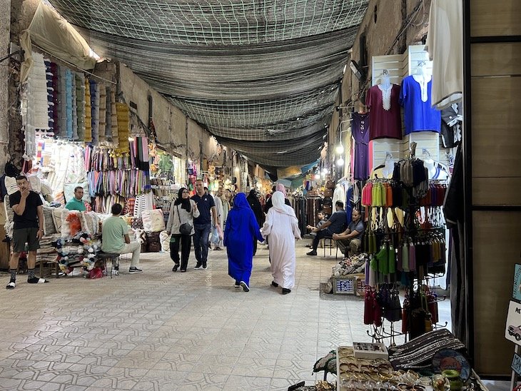 Mulheres - trajes - Marraquexe - Marrocos © Viaje Comigo