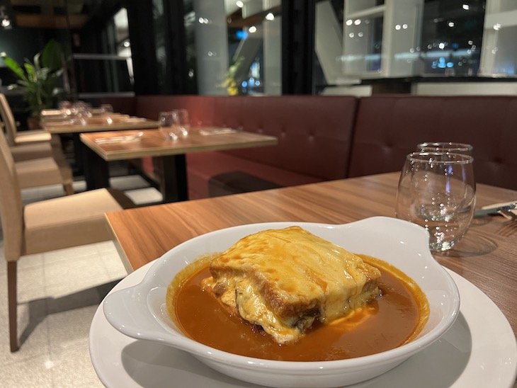 Francesinha da Clérigos Cervejaria - Porto © Viaje Comigo