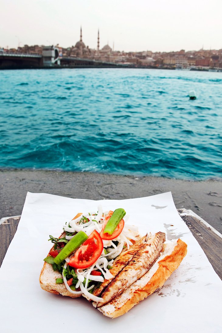 Sanduíche de peixe -Comidas de rua em Istambul - Turquia