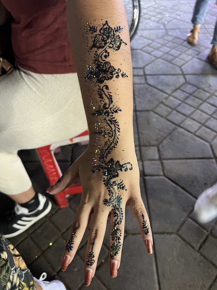 Henna feita em Marraquexe - Marrocos © Viaje Comigo