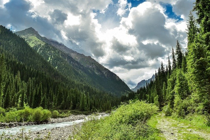 Montanhas Tien Shan Cazaquistão © trejlerfilms Pixabay