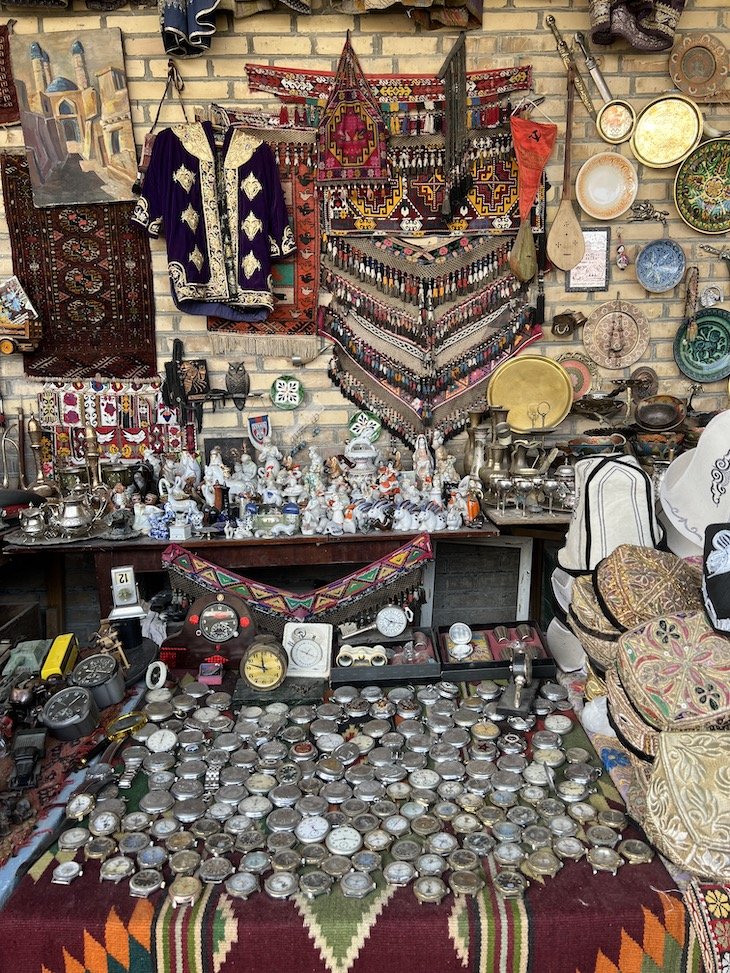 Loja de antiguidades na Chor Minor Madraça - Khalif Niyaz-kul - Bucara - Uzbequistao © Viaje Comigo