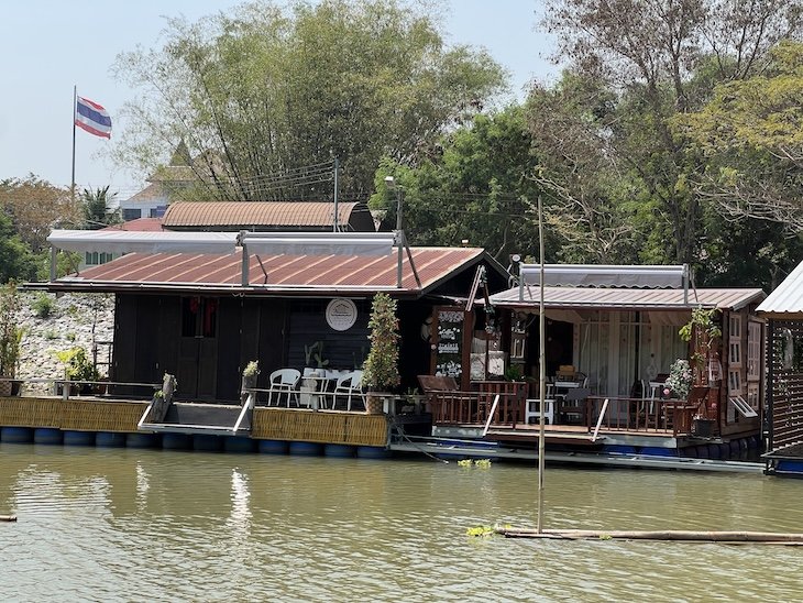 Aldeia flutuante em Uthai Thani - Tailandia © Viaje Comigo