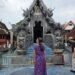 Susana Ribeiro no Templo de Prata - Wat Srisuphan - Chiang Mai - Tailandia © Viaje Comigo