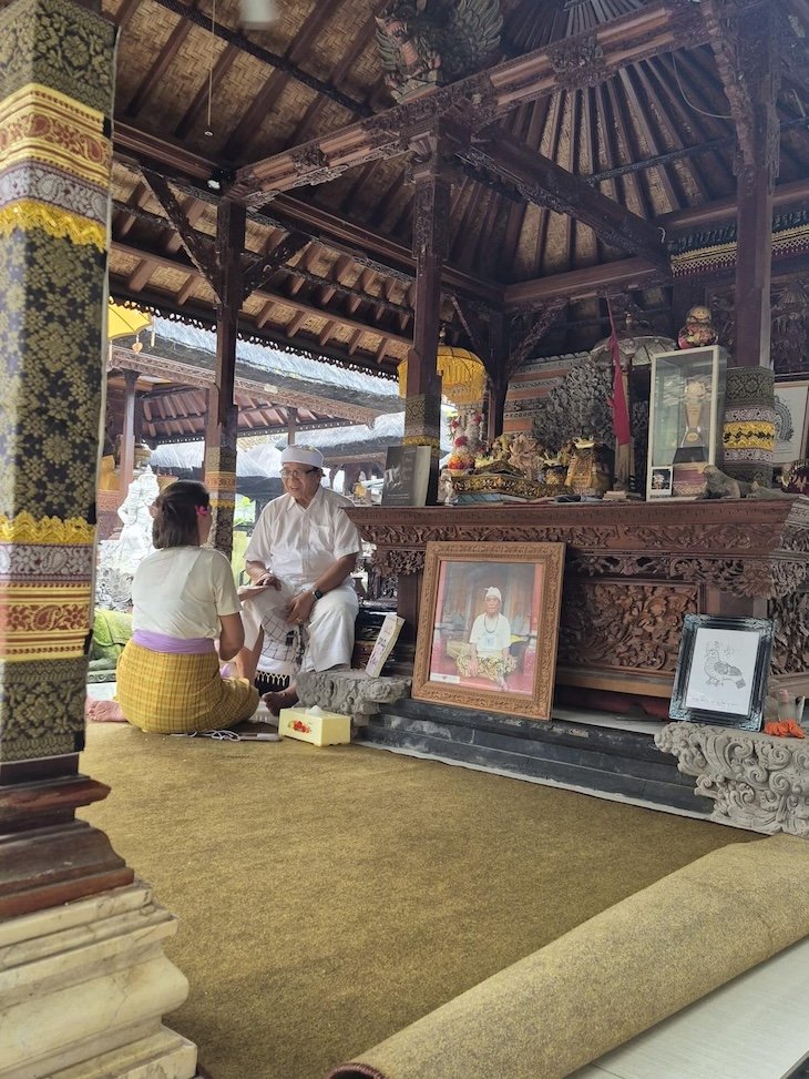 Susana Ribeiro em Ketut Liyer - Ubud -Indonesia © Viaje Comigo