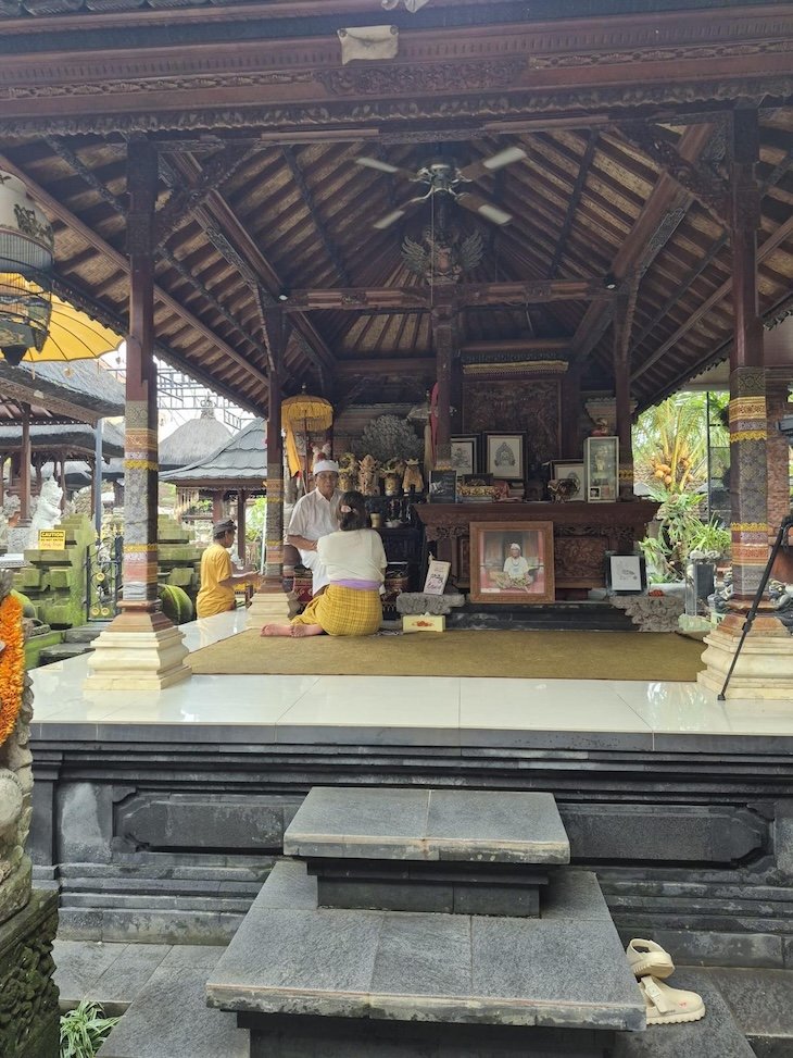 Susana Ribeiro em Ketut Liyer - Ubud -Indonesia © Viaje Comigo