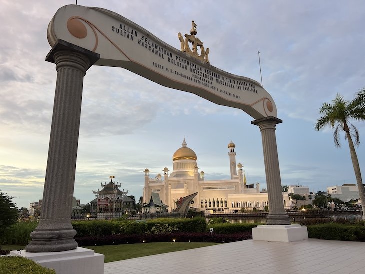 Mesquita Omar Ali Saifuddien - Bandar Seri Begawan - Brunei © Viaje Comigo