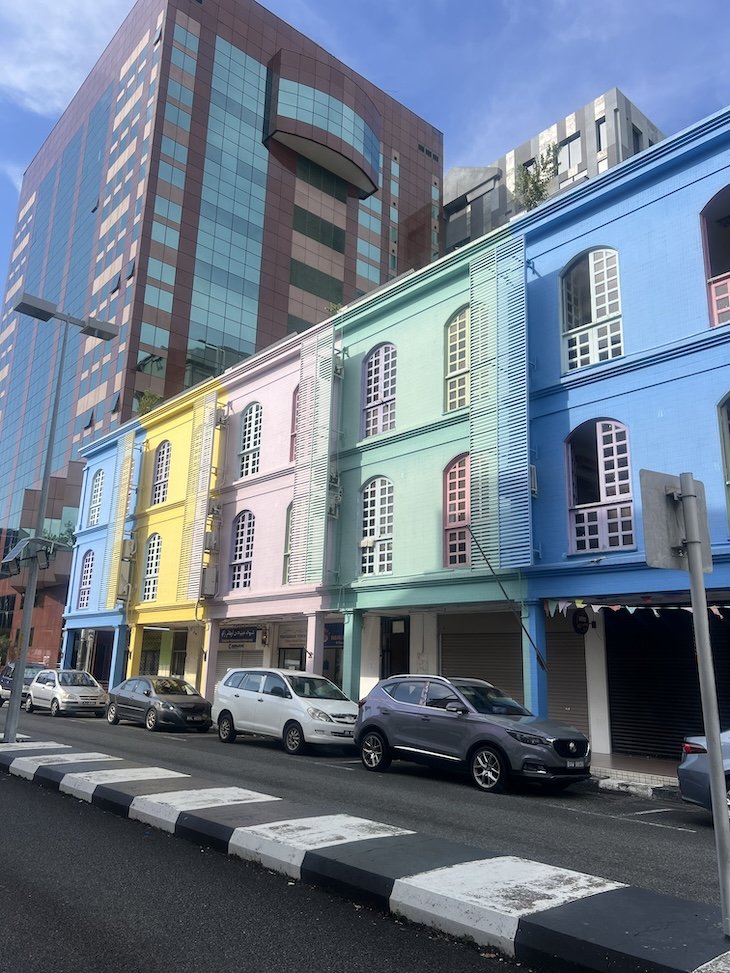 Casas coloridas em Bandar Seri Begawan - Brunei © Viaje Comigo
