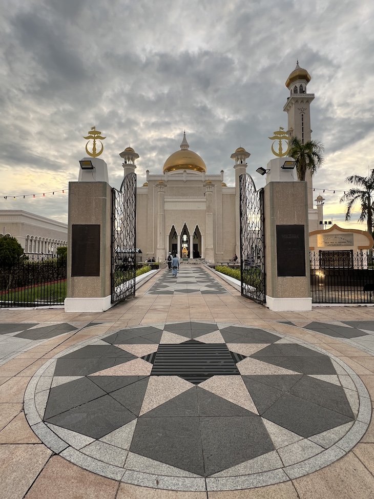Mesquita Omar Ali Saifuddien - Bandar Seri Begawan - Brunei © Viaje Comigo