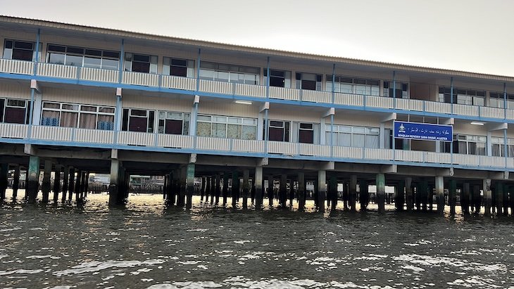 Escola de Kampong Ayer - Passeio de barco - Bandar Seri Begawan - Brunei © Viaje Comigo