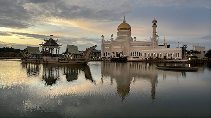 Mesquita Omar Ali Saifuddien - Bandar Seri Begawan - Brunei © Viaje Comigo