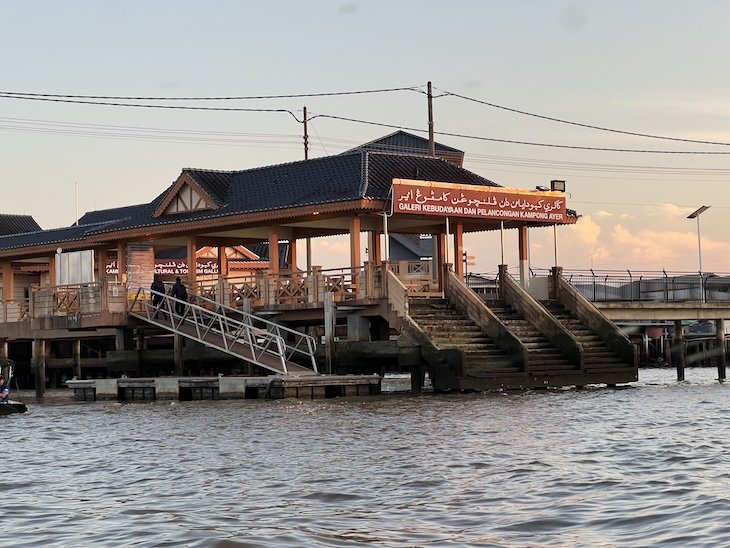 Galeria Kampong Ayer - Passeio de barco - Bandar Seri Begawan - Brunei © Viaje Comigo