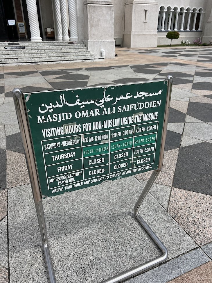 Mesquita Omar Ali Saifuddien - Bandar Seri Begawan - Brunei © Viaje Comigo