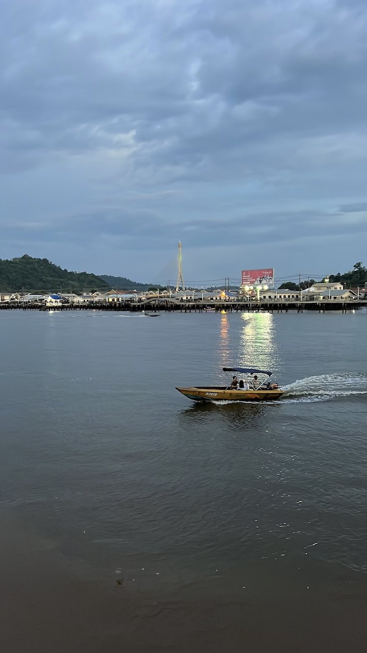 Kampong Ayer - Passeio de barco - Bandar Seri Begawan - Brunei © Viaje Comigo