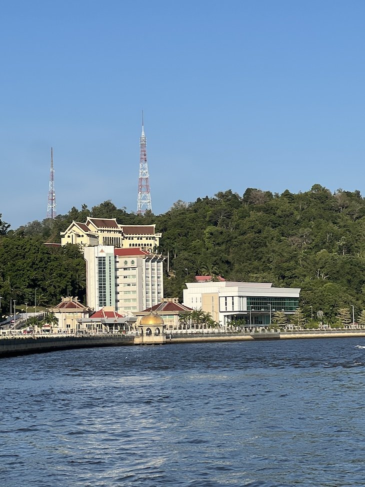 Passeio de barco - Bandar Seri Begawan, Brunei © Viaje Comigo
