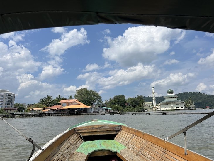 Passeio de barco - Kampong Ayer - Bandar Seri Begawan - Brunei © Viaje Comigo