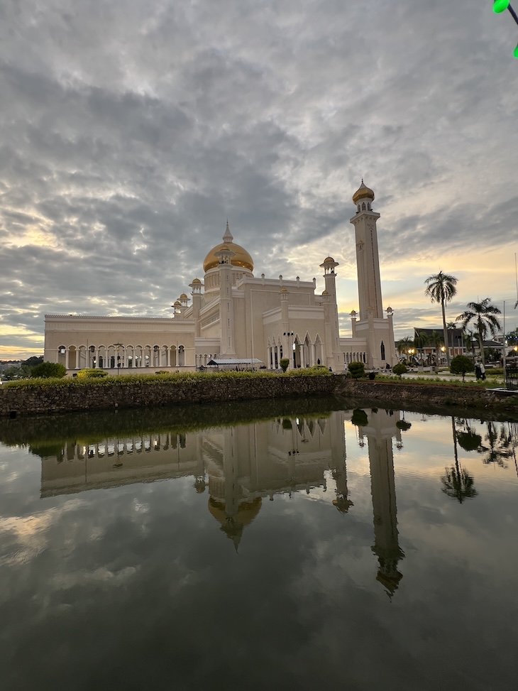 Mesquita Omar Ali Saifuddien - Bandar Seri Begawan - Brunei © Viaje Comigo