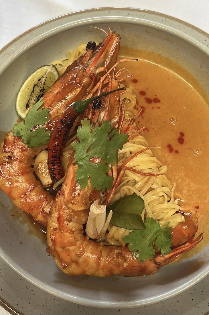 Camarões com molho tom yum - Restaurante Terra - Porto - Portugal © Viaje Comigo