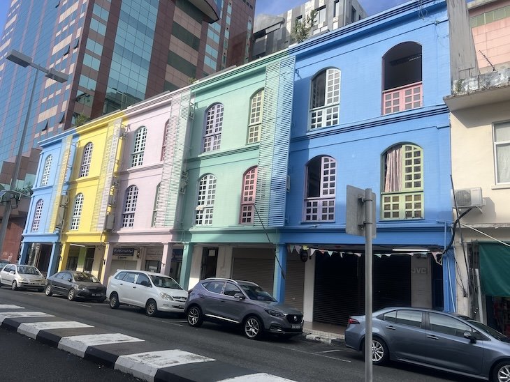 Casas coloridas em Bandar Seri Begawan - Brunei © Viaje Comigo
