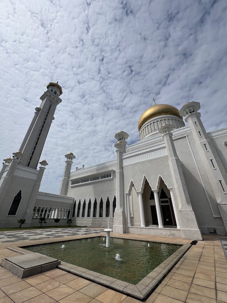 Mesquita Omar Ali Saifuddien - Bandar Seri Begawan - Brunei © Viaje Comigo