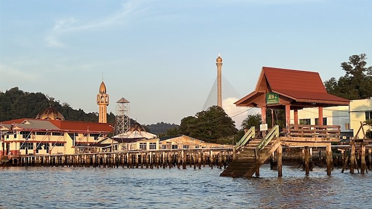 Kampong Ayer - Passeio de barco Bandar Seri Begawan, Brunei © Viaje Comigo
