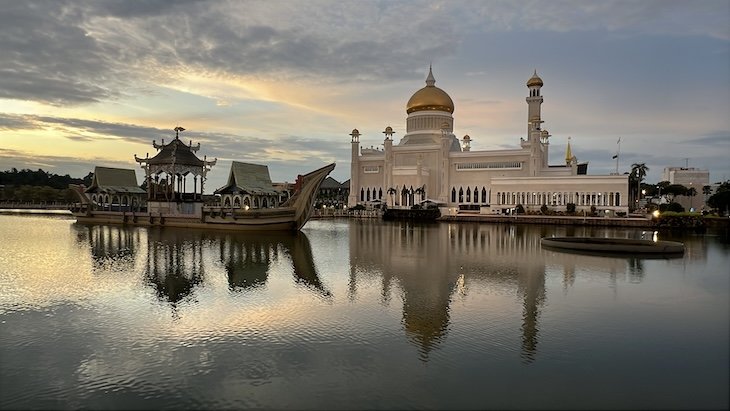 Mesquita Omar Ali Saifuddien - Bandar Seri Begawan - Brunei © Viaje Comigo