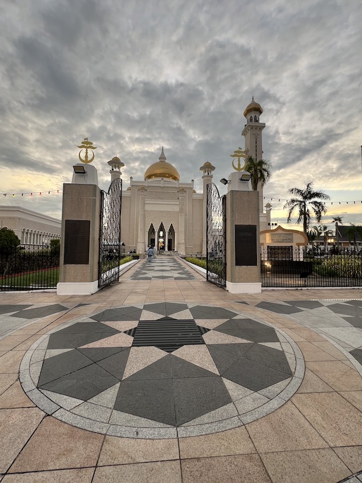 Mesquita Omar Ali Saifuddien - Bandar Seri Begawan - Brunei © Viaje Comigo