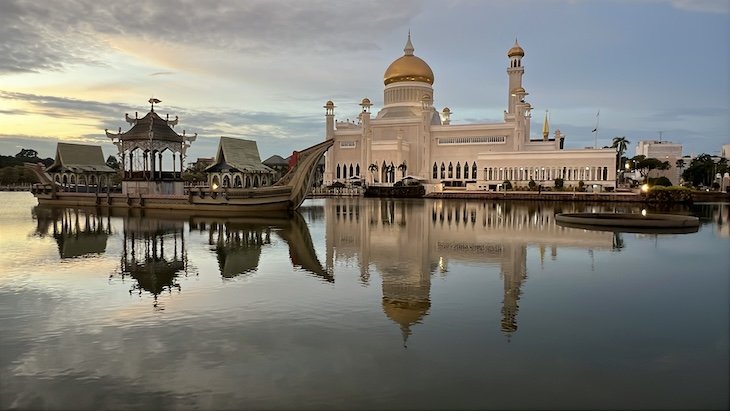 Mesquita Omar Ali Saifuddien - Bandar Seri Begawan - Brunei © Viaje Comigo
