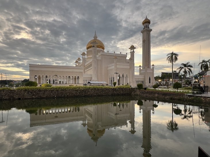 Mesquita Omar Ali Saifuddien - Bandar Seri Begawan - Brunei © Viaje Comigo