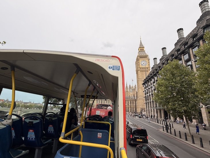 Bus e Big Ben - Rota Vermelha do The Original London - Bus Hop On Hop Off © Viaje Comigo