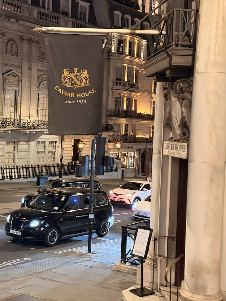 Caviar House - The Original London by Night Tour - Bus Hop On Hop Off - Londres © Viaje Comigo