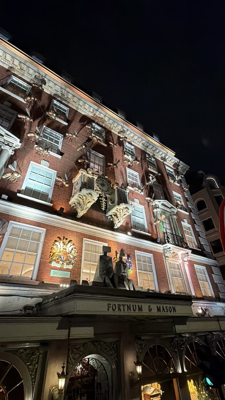 Fortnum & Mason - The Original London by Night Tour - Bus Hop On Hop Off - Londres © Viaje Comigo