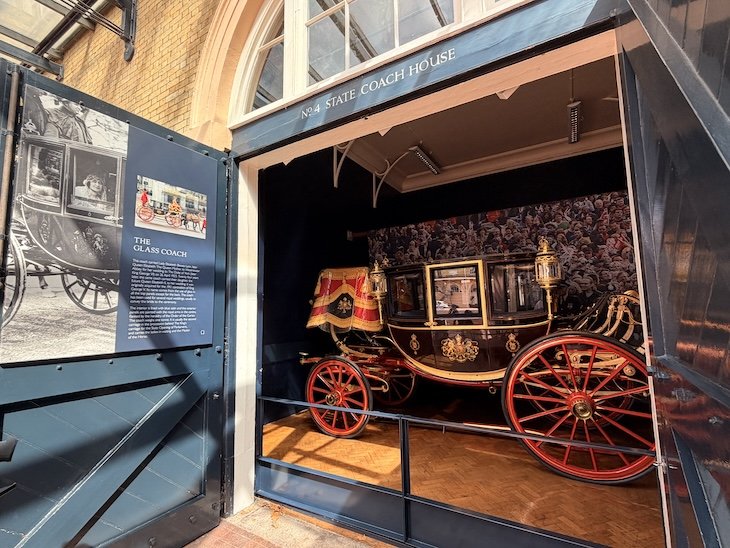 Glass Coach - Coche da Royal Mews - Estabulo ou Cavalaricas Reais - Londres © Viaje Comigo