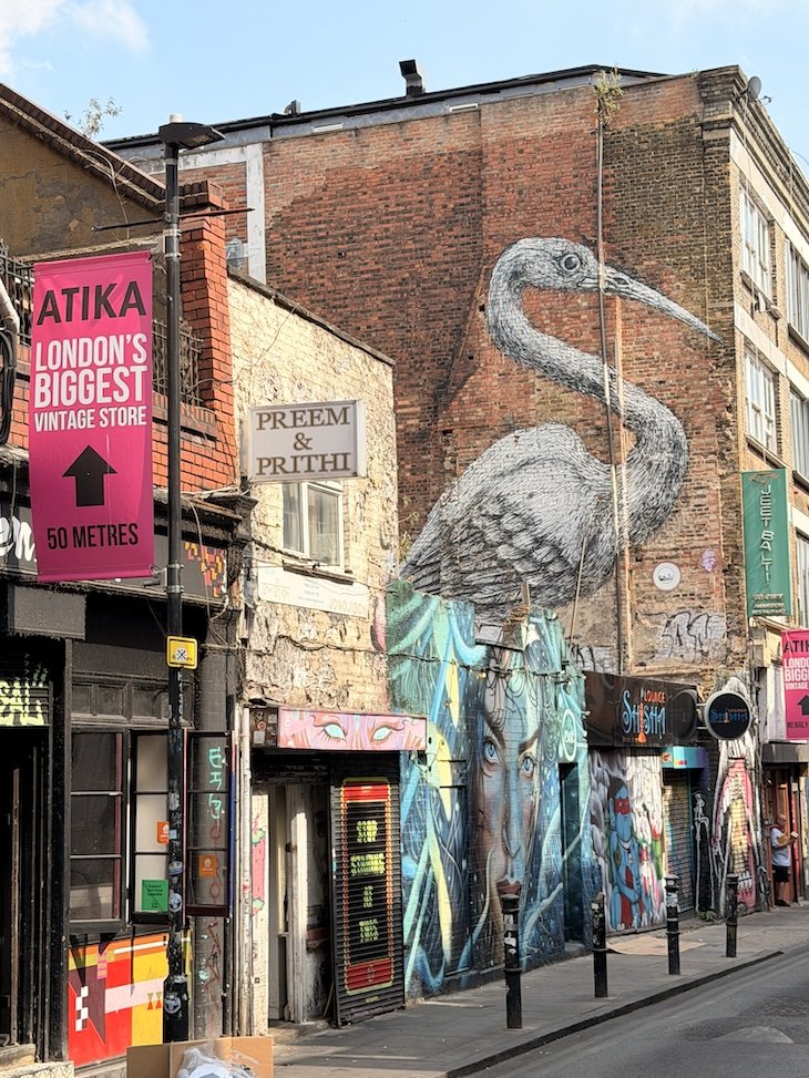 Grafiti em Brick Lane Eating Europe Tour East End - Londres © Viaje Comigo