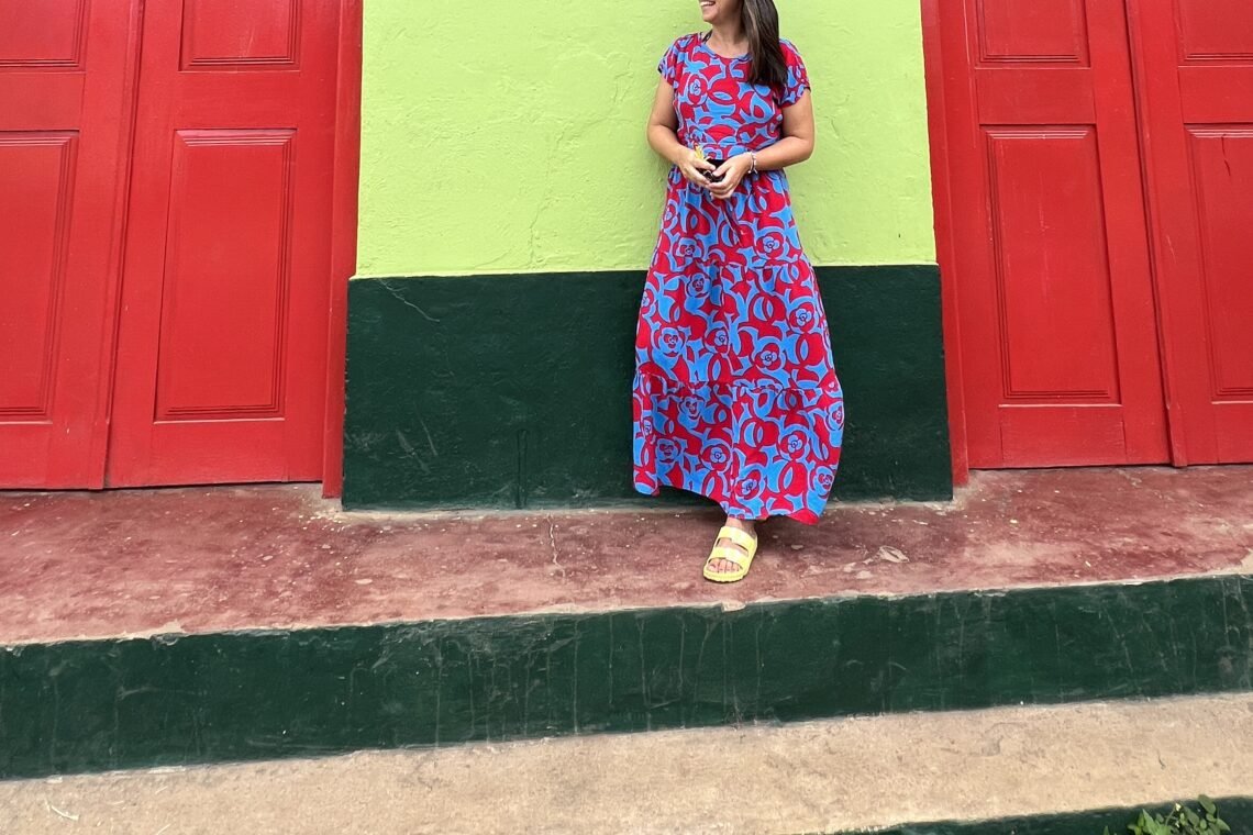 Susana Ribeiro na empresa Francisco Cabral Lda - São Tome © Viaje Comigo