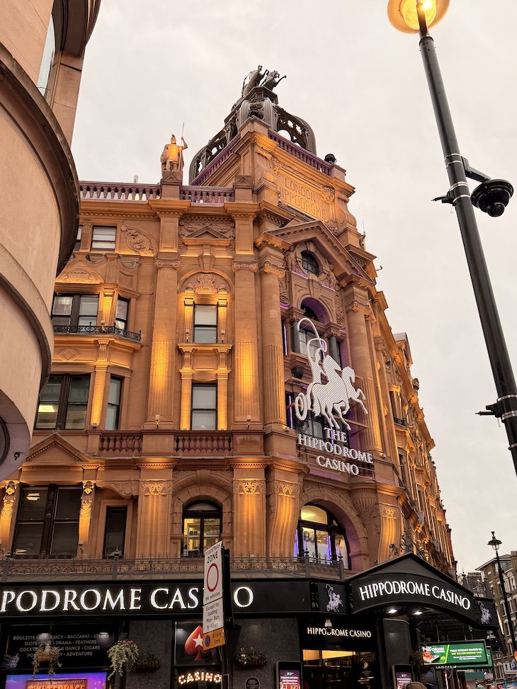 The Hippodrome Casino - Rota Vermelha do The Original London - Bus Hop On Hop Off © Viaje Comigo