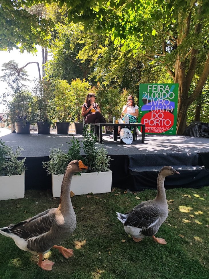 Susana Ribeiro e Diana Nunes - Apresentação do Viajar Sozinha - na Feira do Livro do Porto 2026 © Viaje Comigo